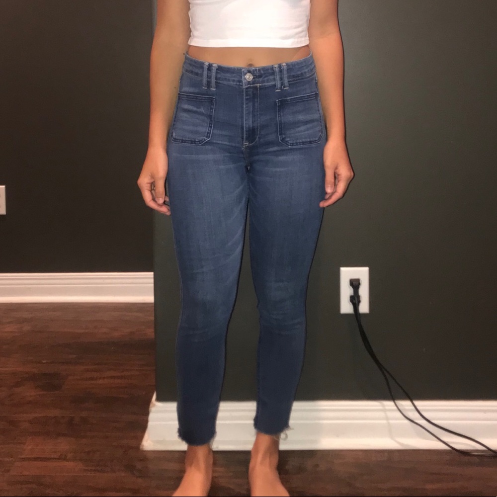 High-waisted, cropped jeans